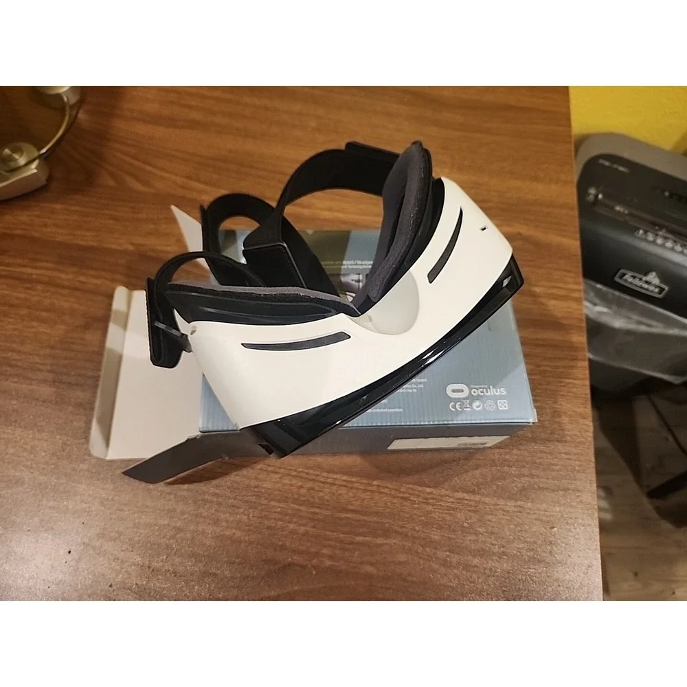 Samsung Gear VR Headset Unisex OS White Frost Oculus Compatible